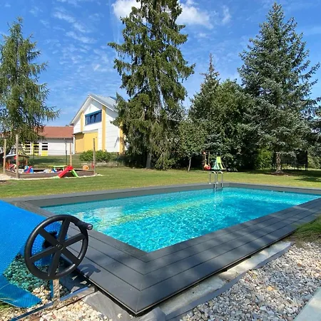Helle In Architektenhaus Mit Garten Und Beheiztem Aussenpool Belzig
