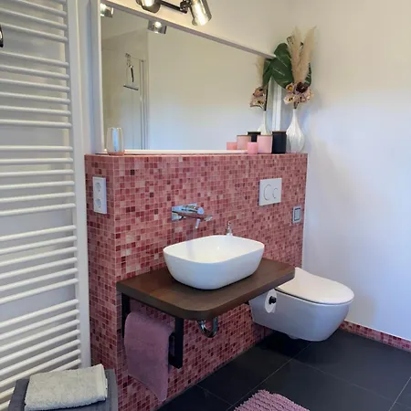 Helle In Architektenhaus Mit Garten Und Beheiztem Aussenpool شقة *