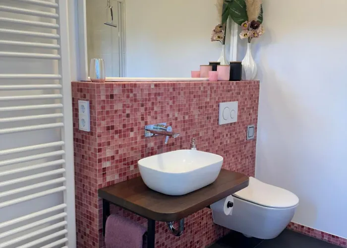 Helle In Architektenhaus Mit Garten Und Beheiztem Aussenpool شقة *