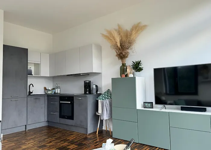 Helle In Architektenhaus Mit Garten Und Pool شقة