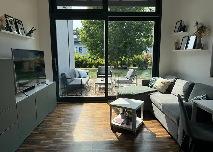 Helle In Architektenhaus Mit Garten Und Beheiztem Aussenpool شقة